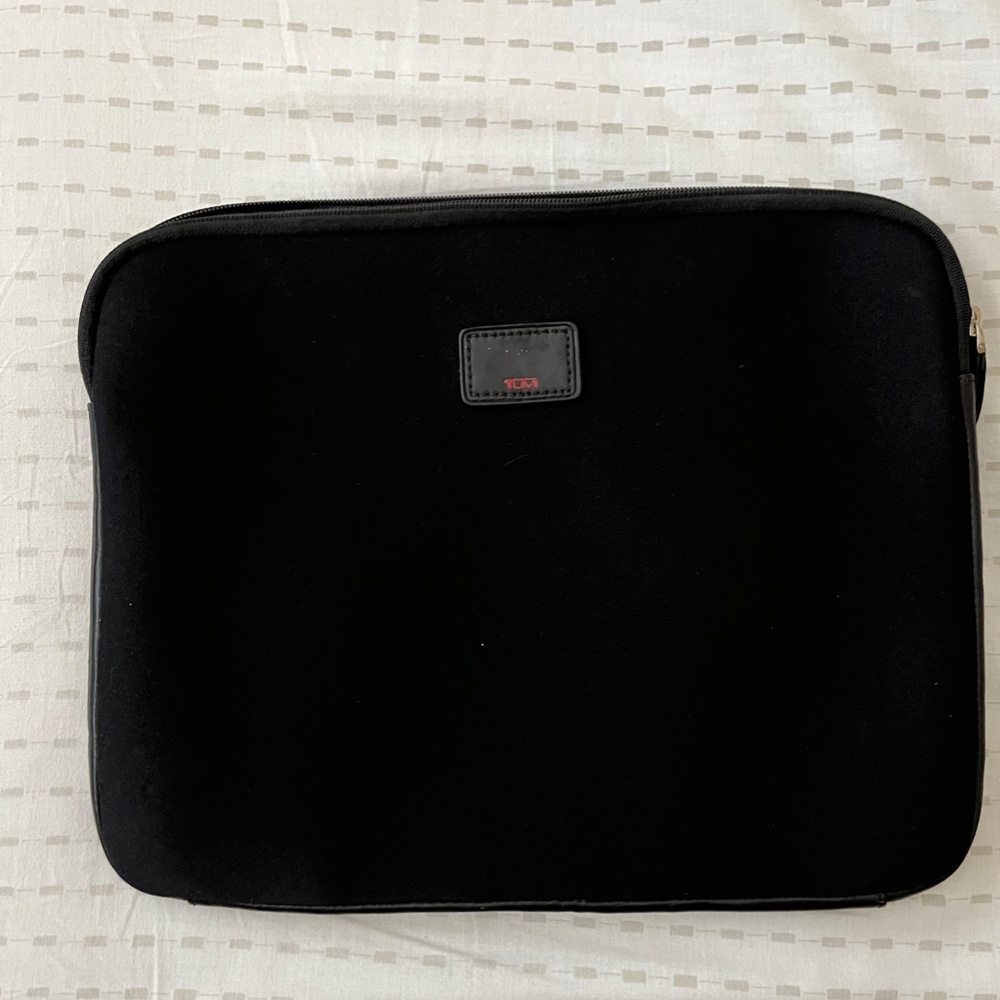 Tumi Black Neoprene Laptop Computer Cover / Sleeve